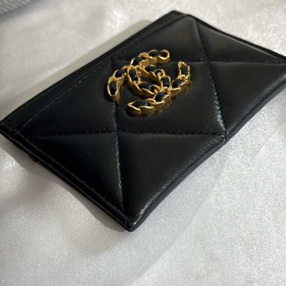 CHANEL Lambskin Quilted Chanel 19 Card Holder in Black - Picture 13 of 17